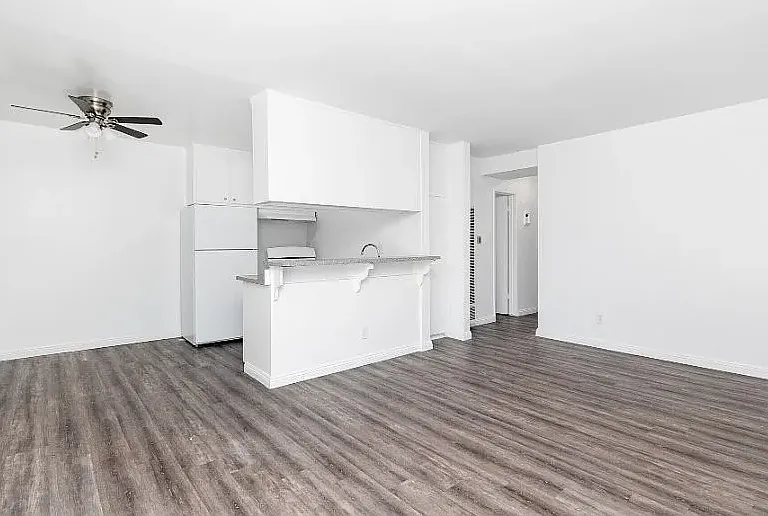 2700 Ellendale — Photo 4