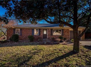 202 Village Pine Dr, New Albany, IN 47150