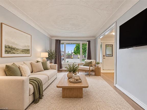 5th image of 8 Valanna Ct