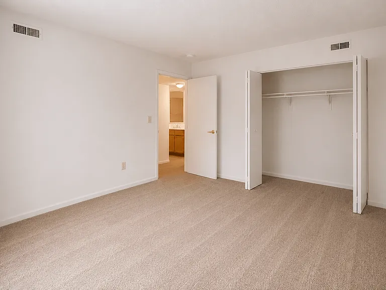 Creekside Square Apartments — Photo 19