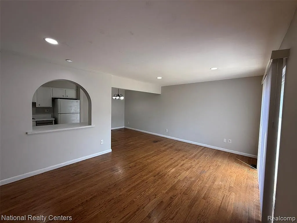2 bed, 1.5 bath, 1801 sqft, $1,600 — Photo 3