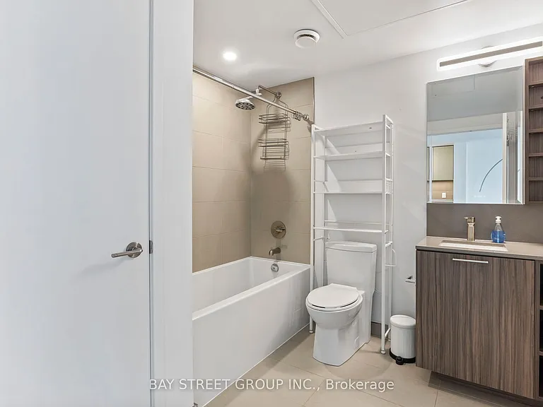19 Western Battery Rd #3301 — Photo 25