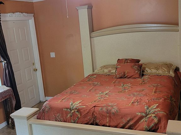 2nd image of 1645 10th Pl Unit 2-1