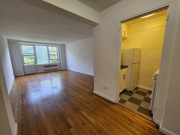 4th image of 144-77 41st Ave #427