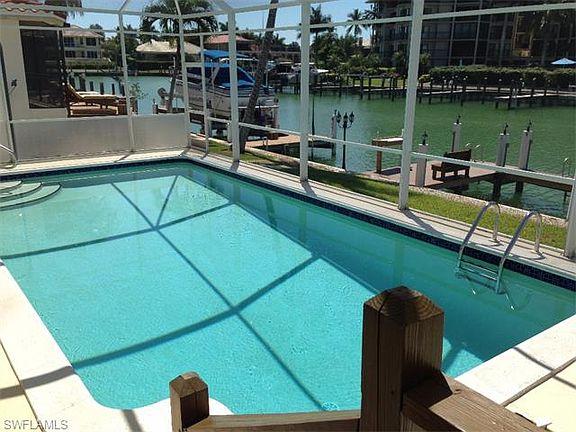 3rd image of 884 Banyan Ct