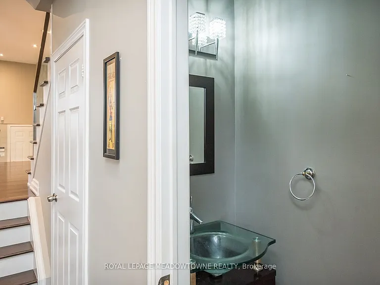 3486 Eglinton Ave W — Photo 16
