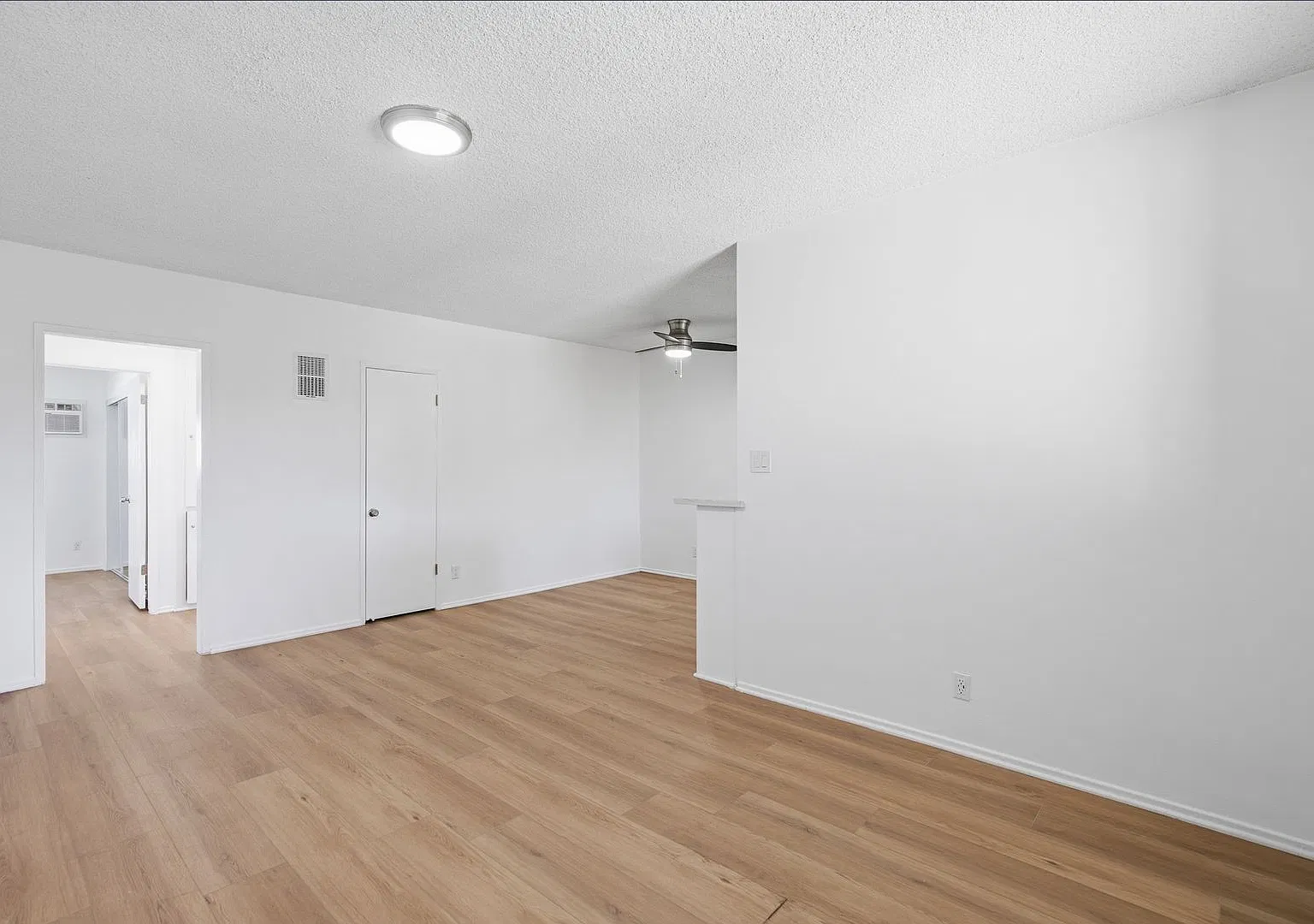 6632 Darby Ave — Photo 2