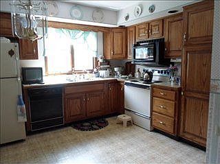 4th image of 812 Martha Dr