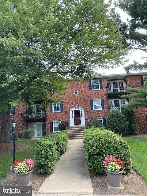 1st image of 3975 Lyndhurst Dr APT 203
