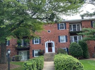 3975 Lyndhurst Dr APT 203, Fairfax, VA 22031