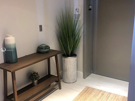 2nd image of 16385 Biscayne Blvd #2719