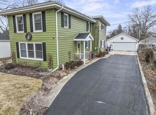 41 S Oakland Ave, Villa Park, IL 60181