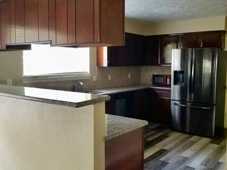 206 Leafwood Cir — Photo 6
