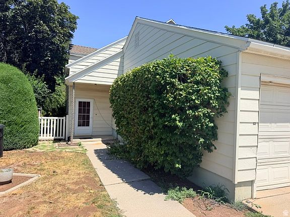 3rd image of 3339 E Joyce Dr