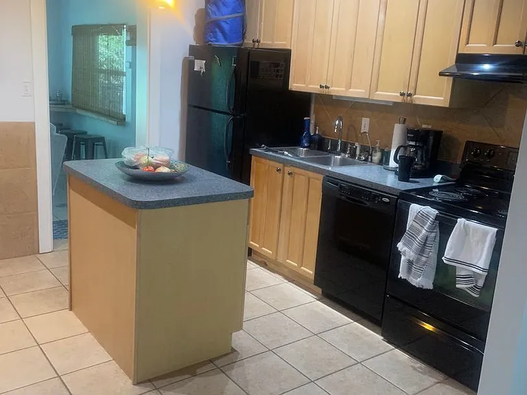 428 Court St — Photo 13
