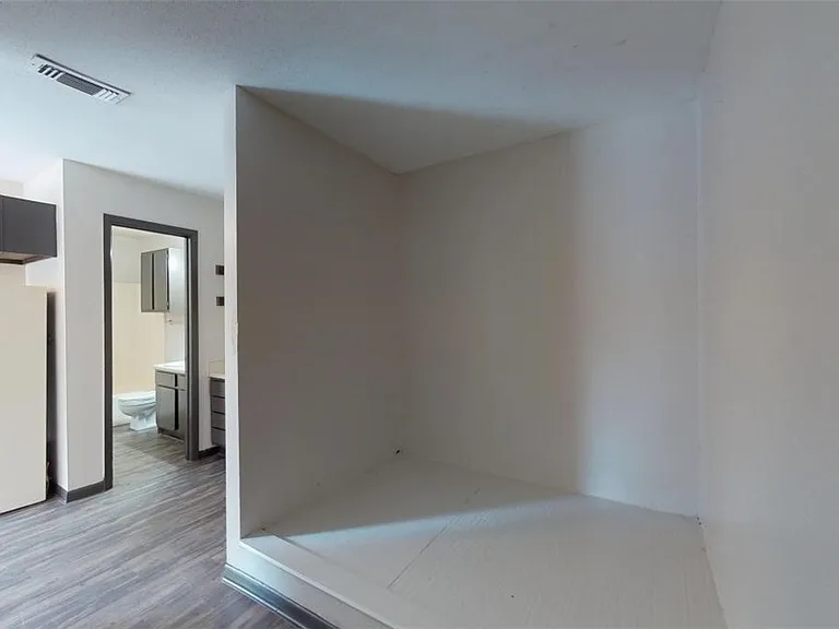725 Peppertree Dr #11 — Photo 10