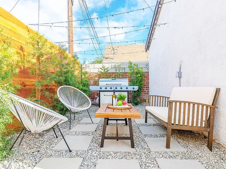 1439 W 95th St — Photo 30