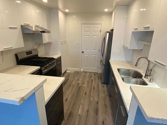 3rd image of 150 Pecks Ln