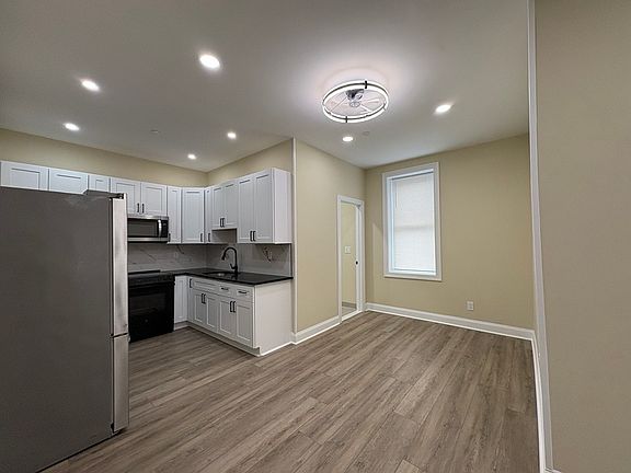 4th image of 3609-11 N 5th St #2B