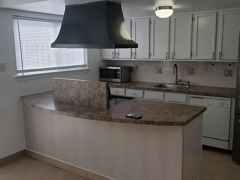 126 Wellington Ter #11L — Photo 3