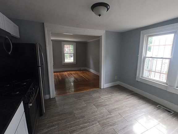 4th image of 67 Edgewood Ave #1