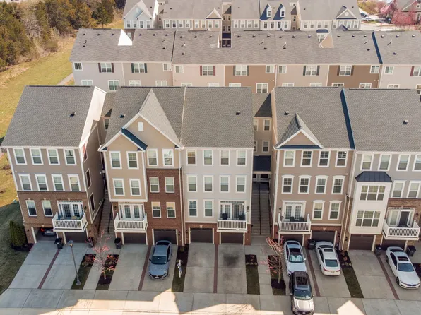 25212 Split Creek Ter, Chantilly, VA 20152