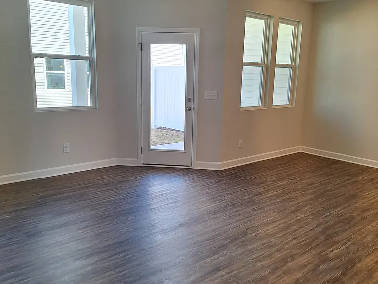 34 Gregory Village Dr — Photo 6