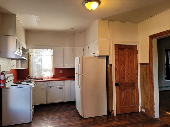 2nd image of 132 E King St #2