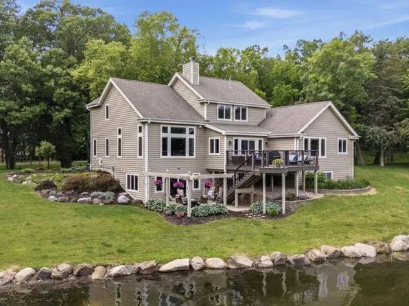 960 S Wayfare TRAIL, Summit, WI 53066