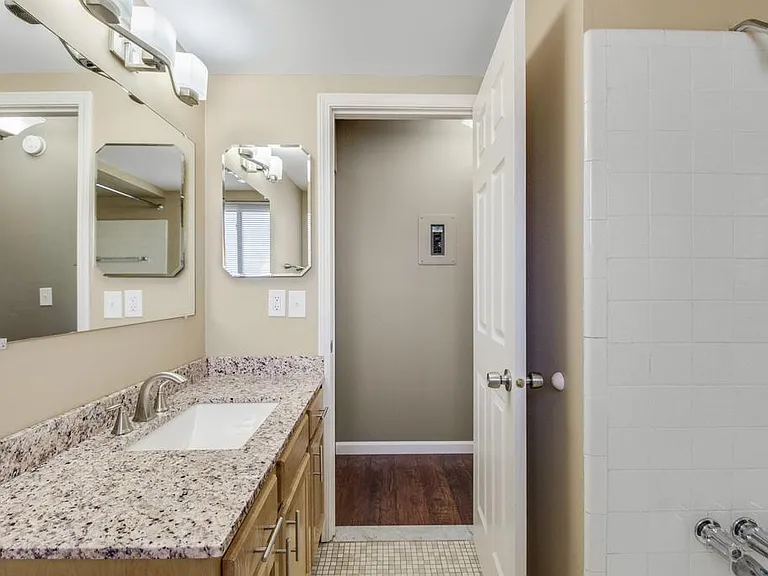Avenue Eleven Apartments — Photo 16