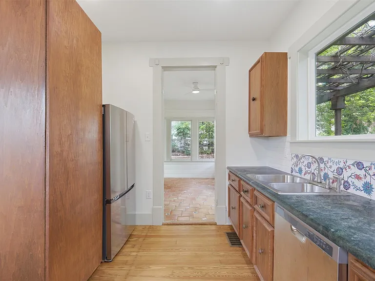 608 Harthan St — Photo 8