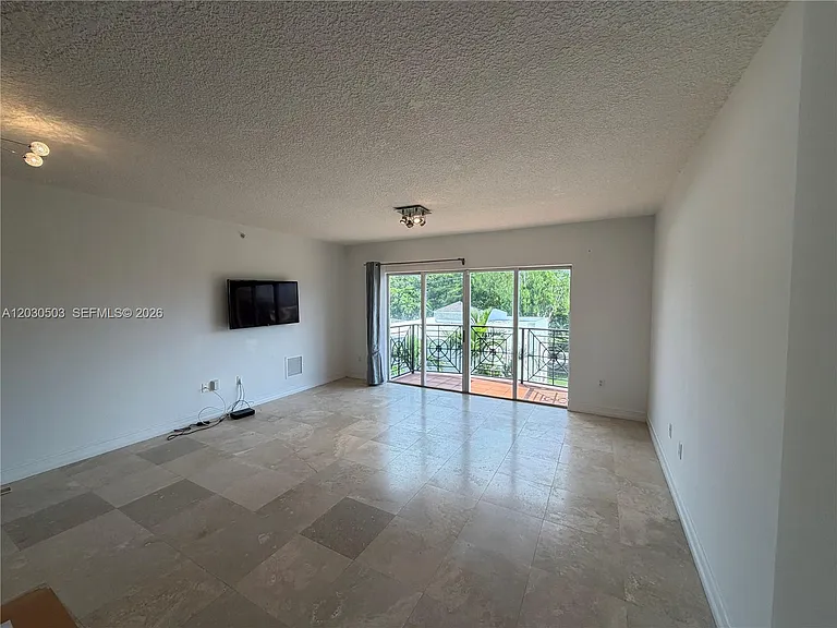 101 Sidonia Ave #402 — Photo 6