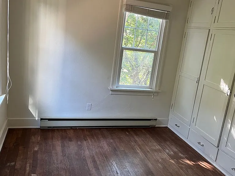 480 NE Maiden Ln — Photo 17