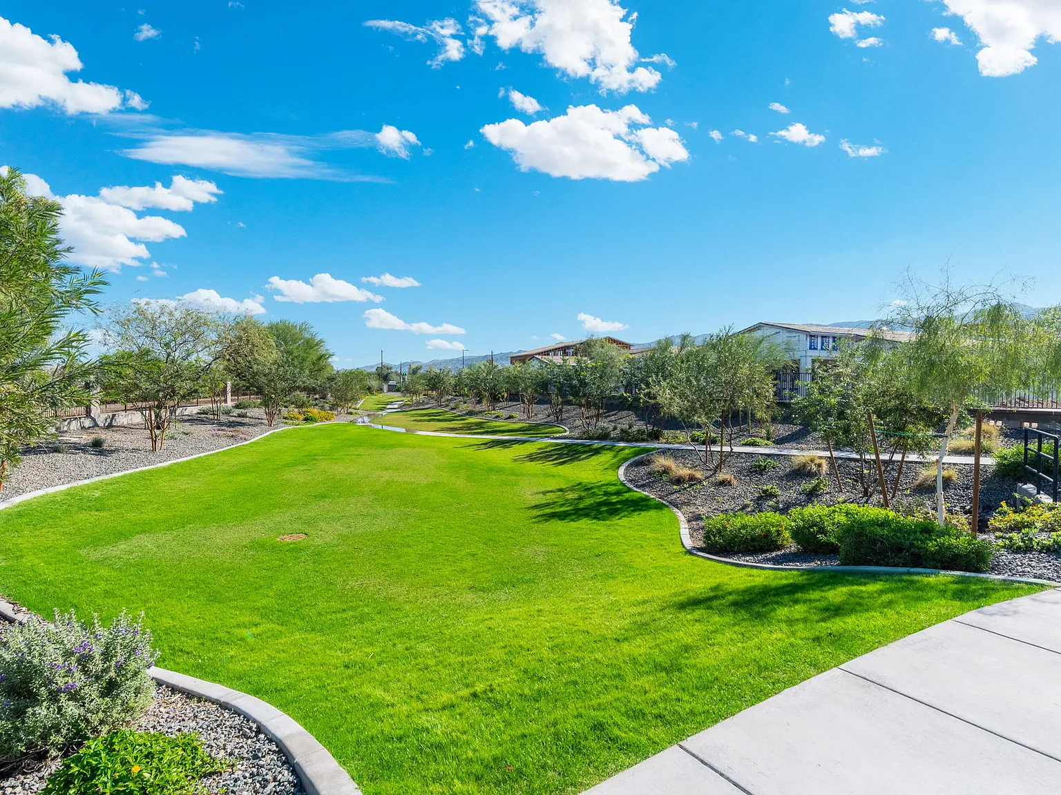 4 bed, 3.5 bath, 2310 sqft, $2,695 — Photo 4
