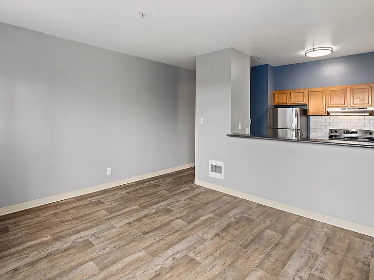 Ellis Court Apartments — Photo 41