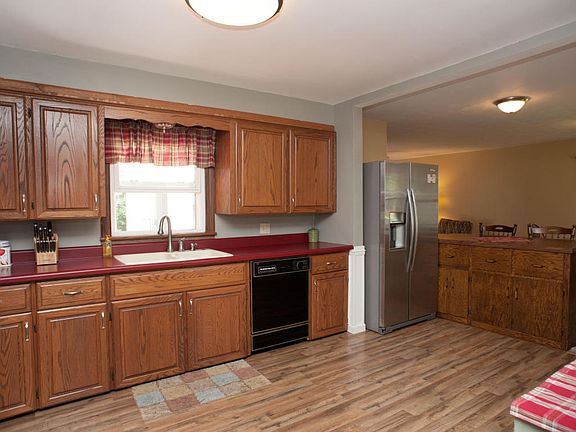 4th image of 612 Midway Ave