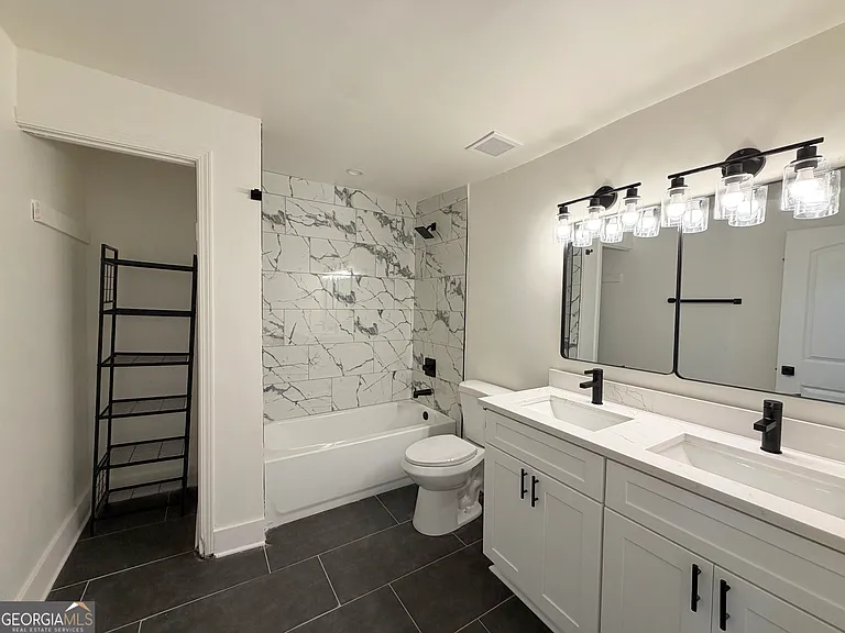 556 Church St NW — Photo 9