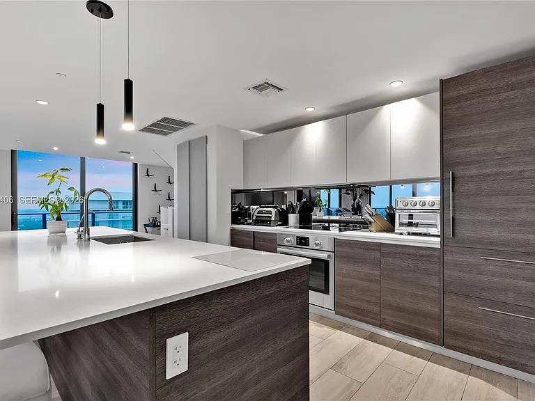 121 NE 34th St #Penthouse 3217 — Photo 10