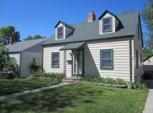 242 N 6th St, Hot Springs, SD 57747