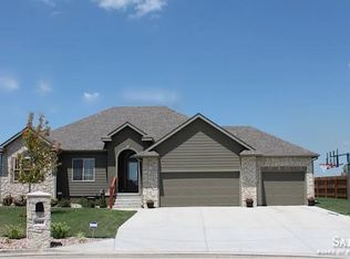 2501 Ridgehill Dr, Salina, KS 67401