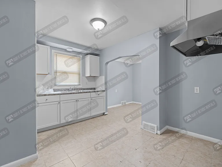 13917 Rossini Dr — Photo 12