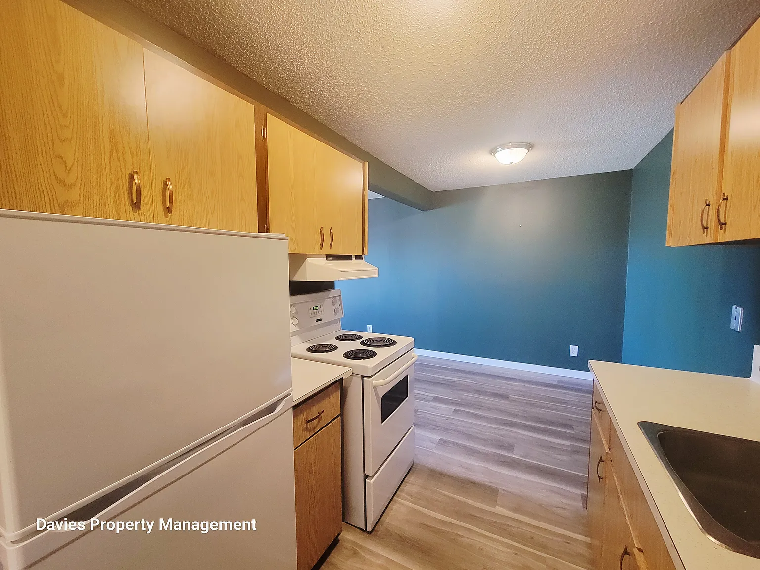 10140 156 Street NW - Christina Manor — Photo 2