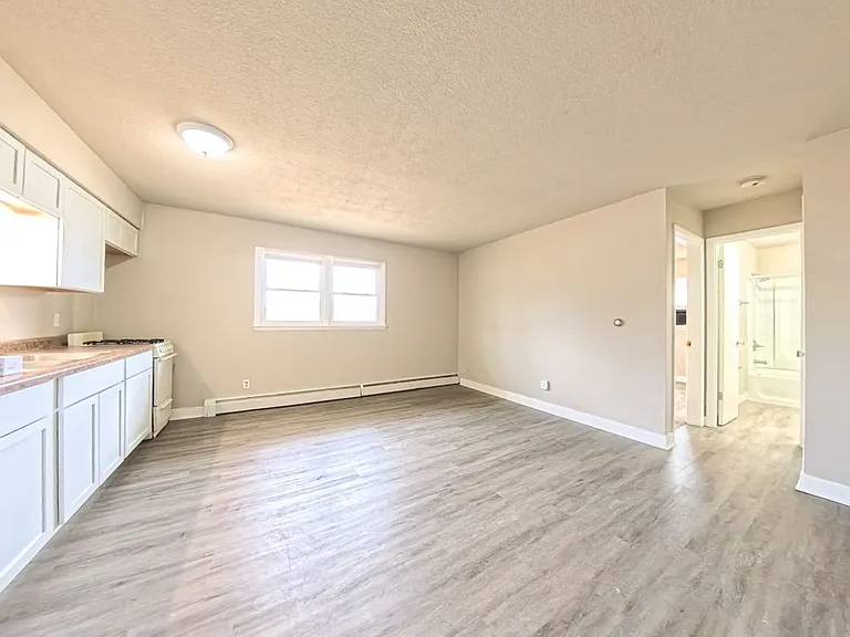 410 S 6th St — Photo 9