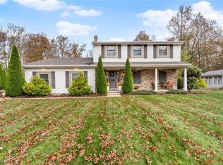 363 S Briarcliff Dr, Canfield, OH