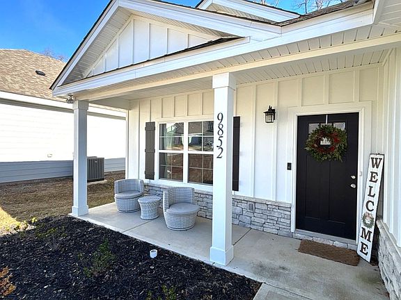 3rd image of 9852 Paddock Ct