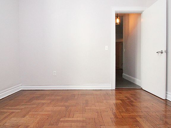 5th image of 272 Grand St APT 8
