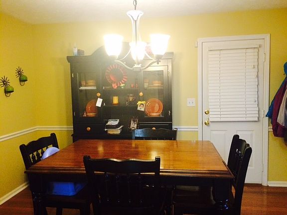 4th image of 4830 Stanley Dr