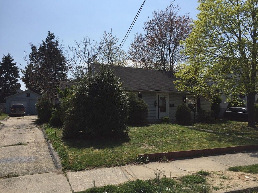 2nd image of 25 Ryon Ave