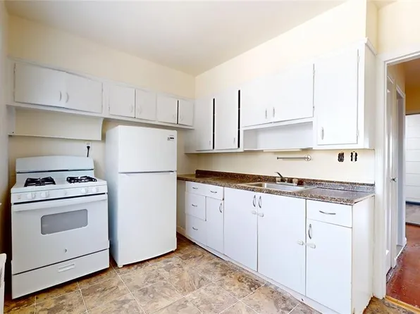 124-01 Hillside Avenue image 15 of 20