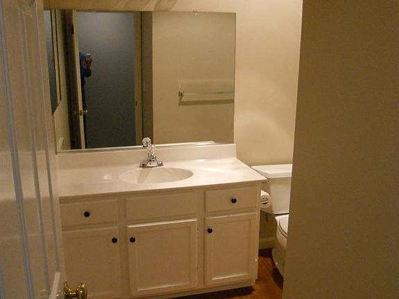 5th image of 550 S Van Ness Ave APT 102